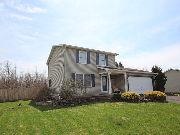 2nd image of 35 Woodstock Ln