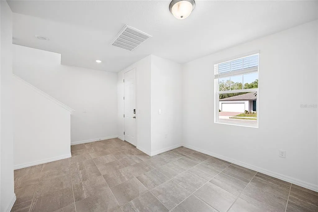 4 bed, 2.5 bath, 2343 sqft, $2,350 — Photo 2