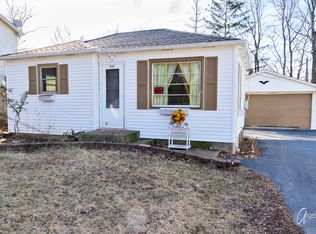 5501 Greenview Rd, Oakwood Hills, IL 60013