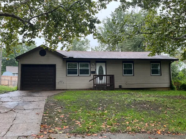 611 SE 35th St, Topeka, KS 66605
