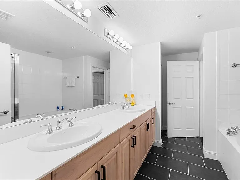 800 N Tamiami Trl #321A — Photo 33