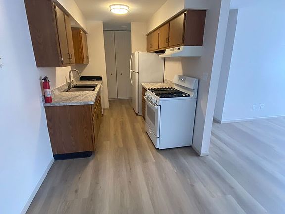 4th image of 1680 Shawano Ave #4