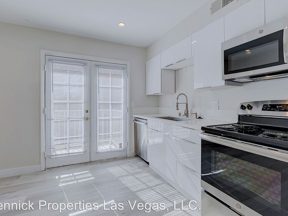 1st image of 448 Jefferson Blvd APT 2