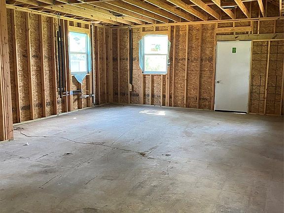3rd image of 508 Navajo St