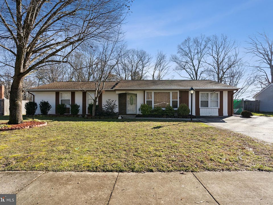 1st image of 2915 Sandwich Dr