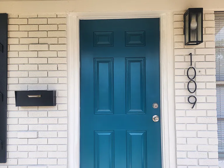 1009 Salem Dr — Photo 1