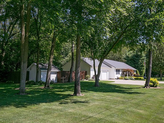 3rd image of 27660 Ellis Dr