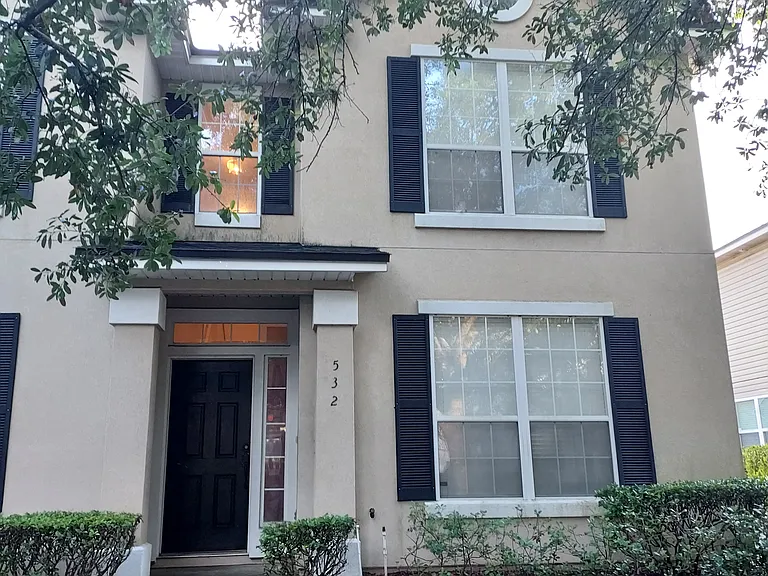 532 Hopewell Dr — Photo 1