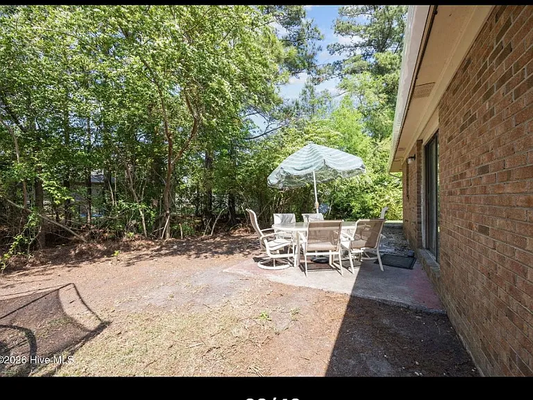 100 Leslie Ln — Photo 9