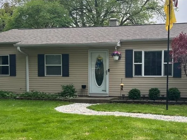 118 S Prairie St, Cary, IL 60013