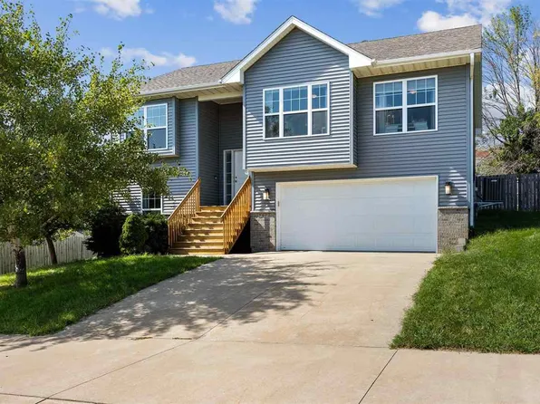 960 Covered Wagon Dr, Iowa City, IA 52240