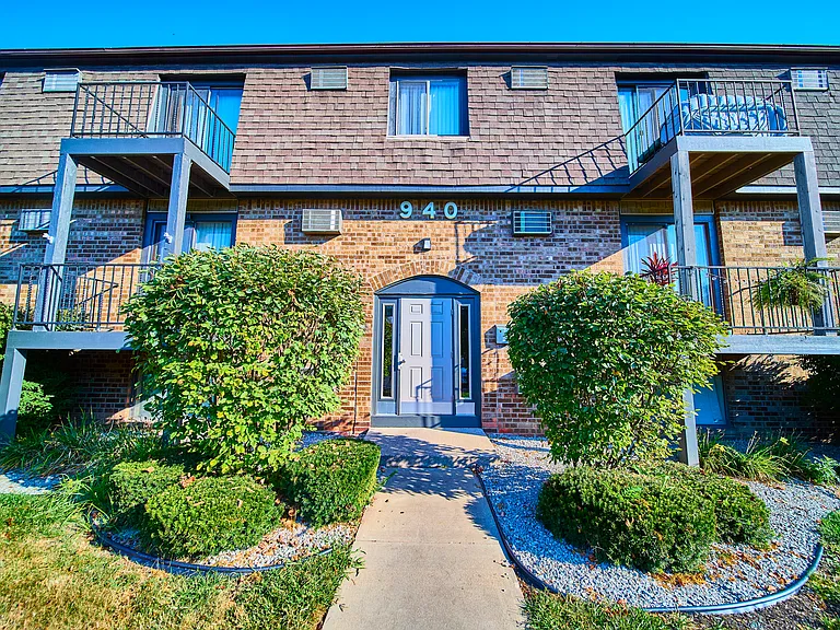 Three Pines Apartments — Photo 7