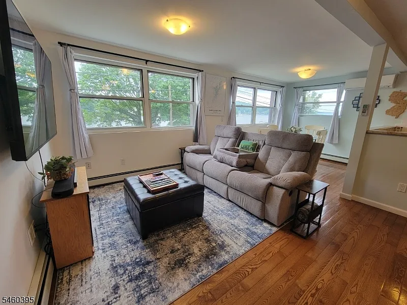 1 bed, 1.0 bath, $2,200 — Photo 4