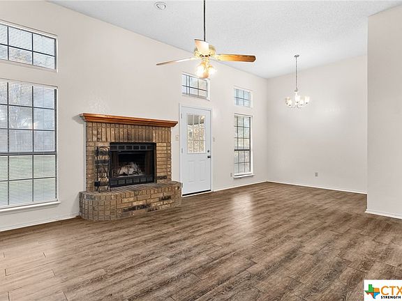 5th image of 409 E Hogan Dr