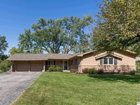 12062 Westover Rd, Omaha, NE 68154