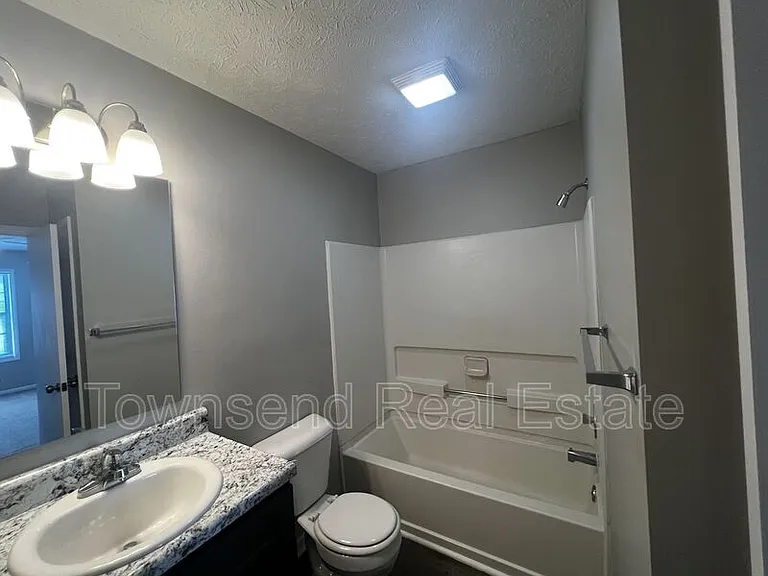 1409D Ireland Dr — Photo 8