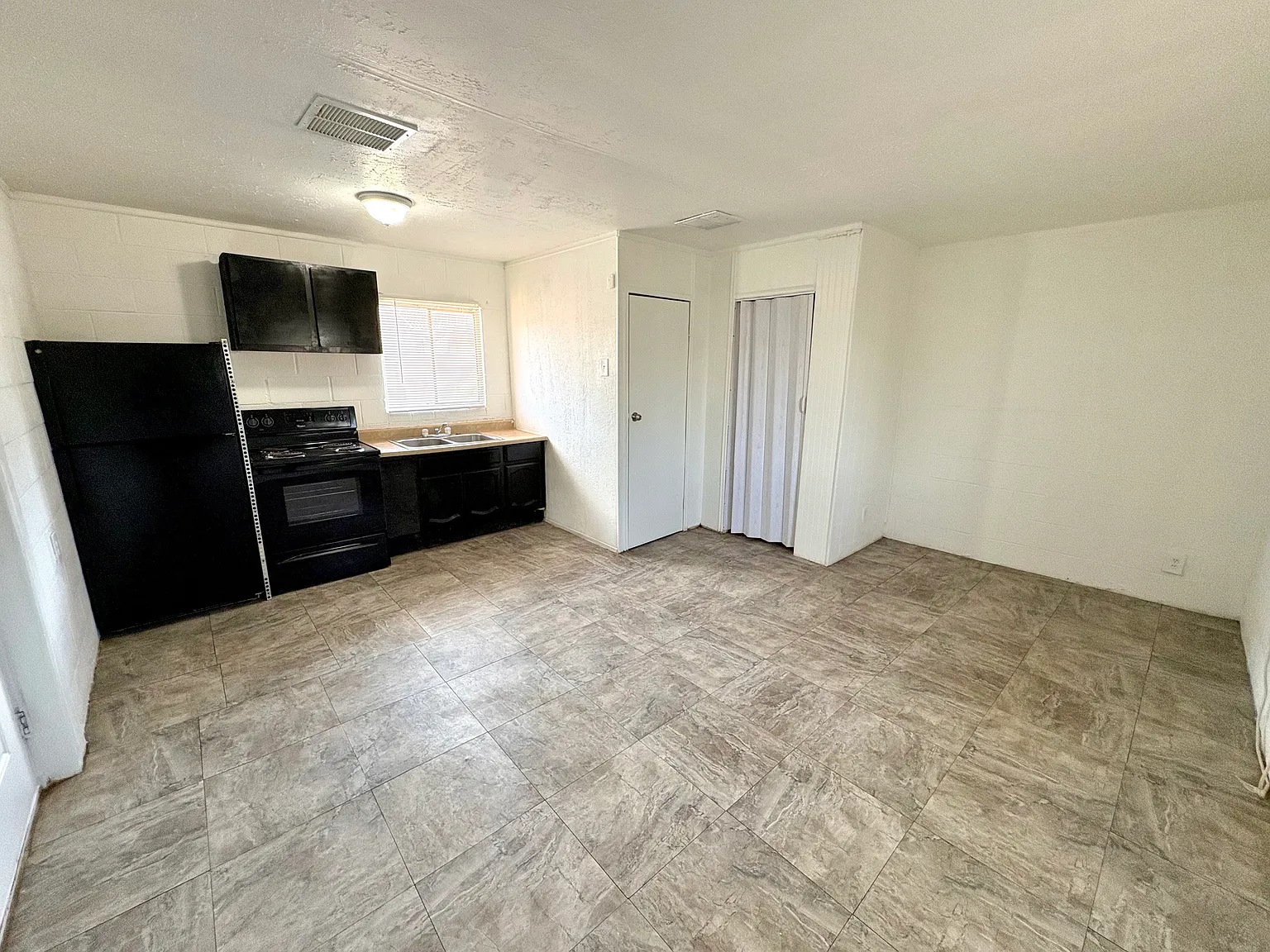 Studio, 324 sqft, $625 — Photo 3