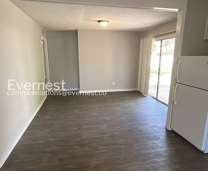 224 13th Ave NE — Photo 4
