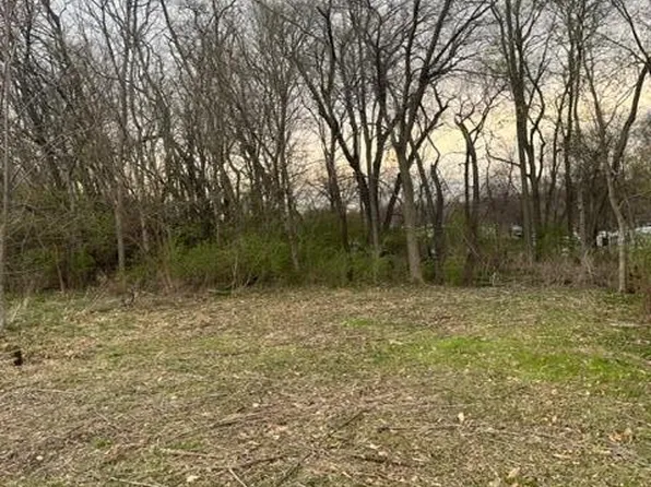 19575 Hillcrest Dr, Carlyle, IL 62231