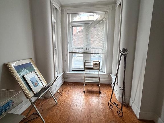 5th image of 1306 9th St NW