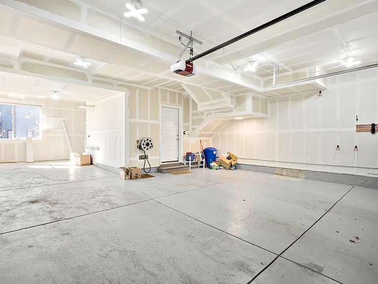 2522 N Moline St — Photo 30
