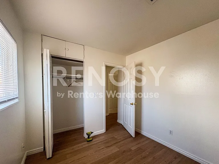 327 Leona Dr — Photo 14