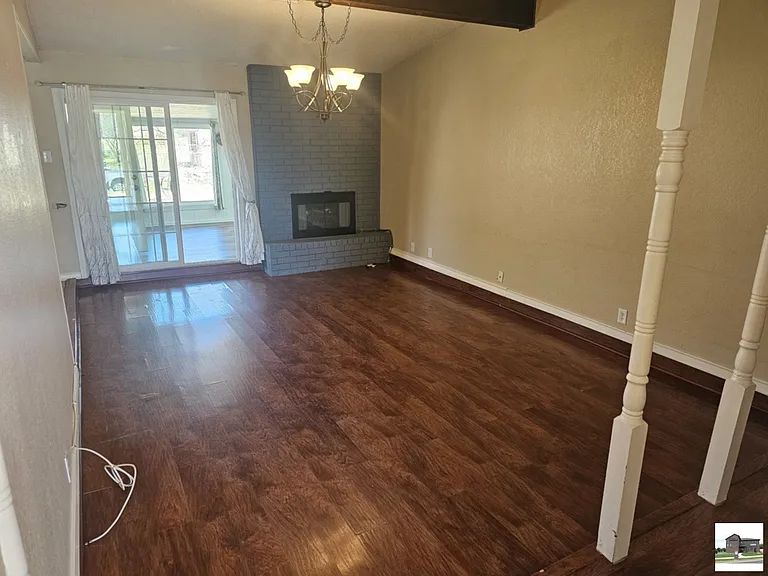 211 E Hogan Dr — Photo 12