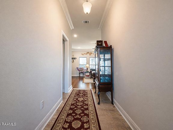 5th image of 409 Victoria Lights Ln