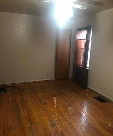 5th image of 14517 S La Salle St