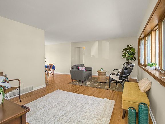 4th image of 7461 Cloman Way