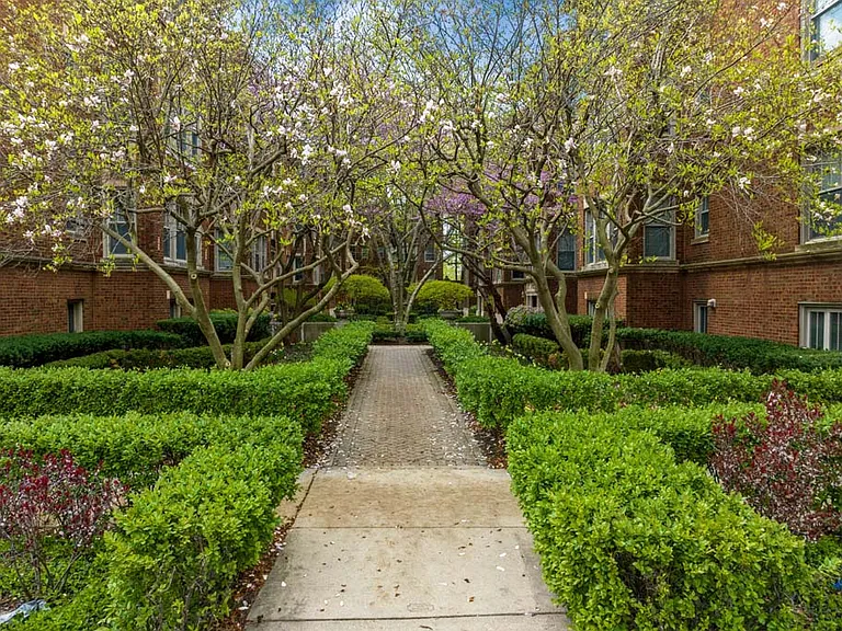 The Bryant at Oak Park I & II — Photo 4
