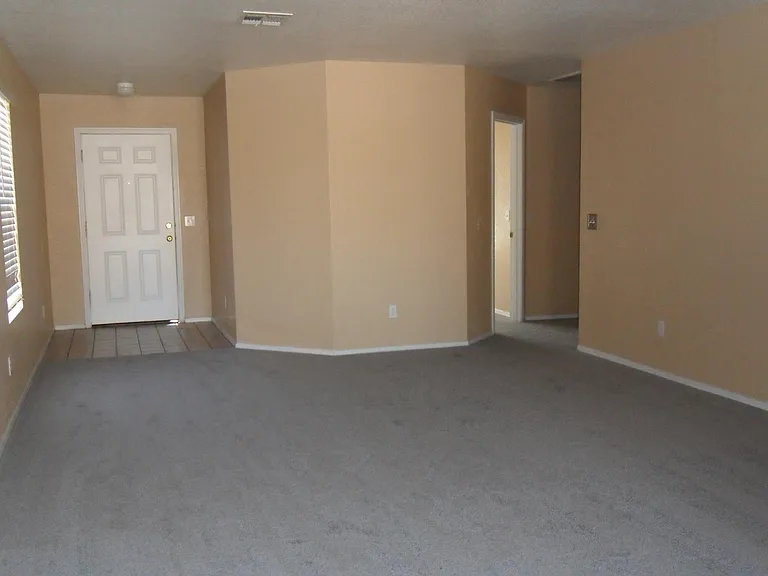 910 E Beth Dr — Photo 7