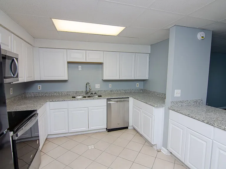 1041 Harold Dr — Photo 4