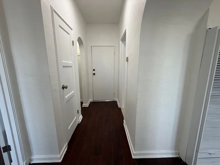 512 N Alexandria Ave — Photo 3