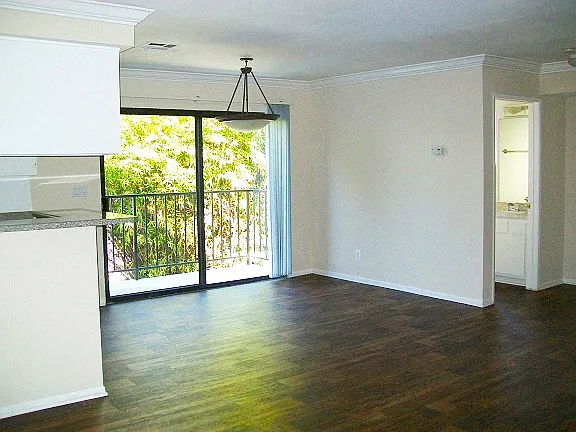 Kester Apartments — Photo 8