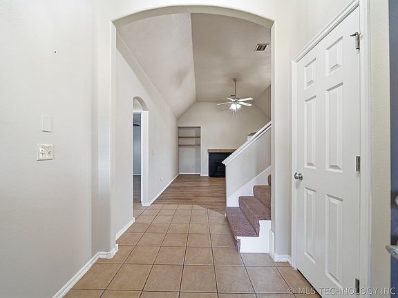 4th image of 3604 E Aurora St