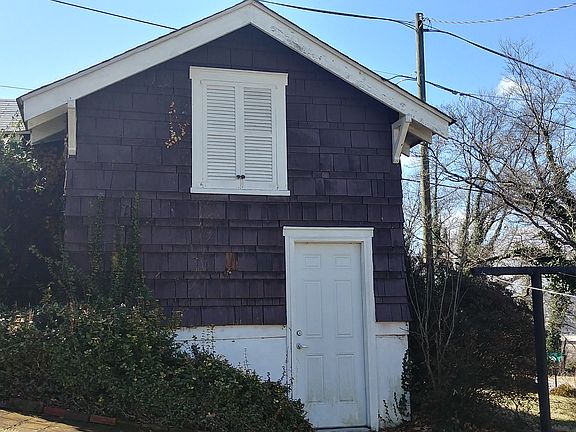 3rd image of 505 Linden St SE
