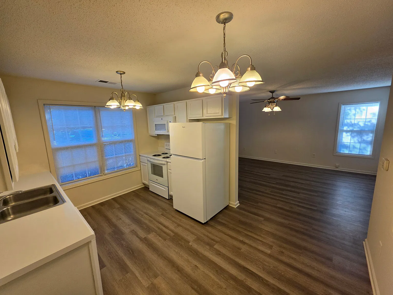 3 bed, 1000 sqft, $1,345 — Photo 4