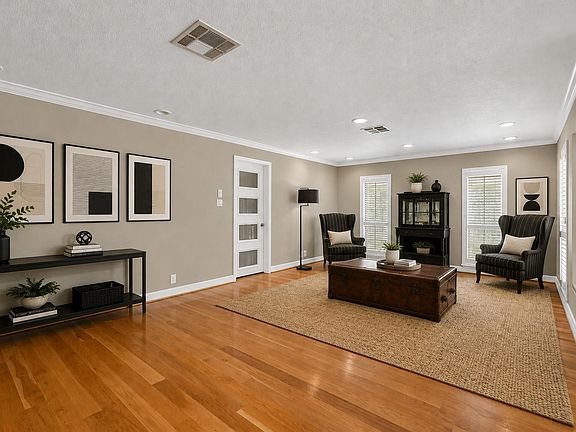 5th image of 758 W 42nd St
