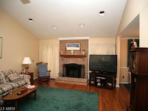 3rd image of 43228 Wayside Cir