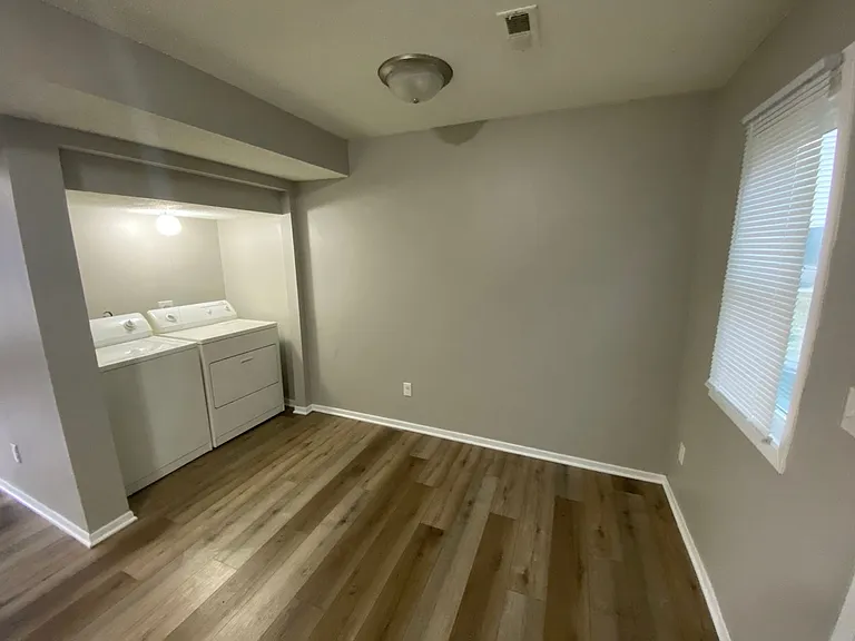 3018 SE 17th Street — Photo 5