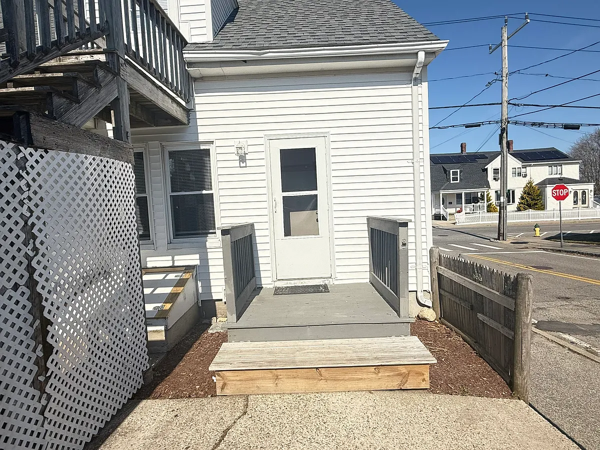 Building Photo - 406 Court St #406