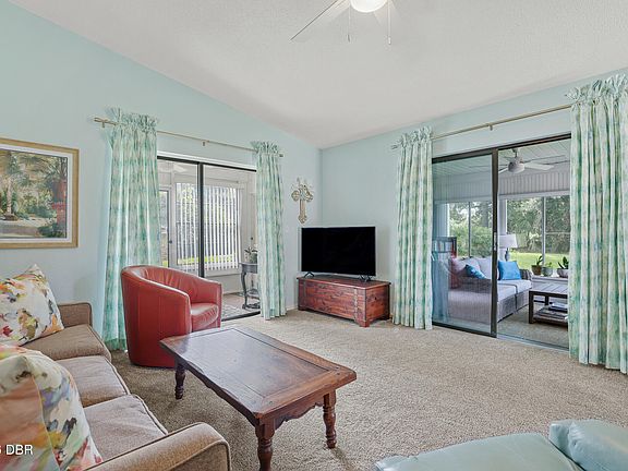 4th image of 416 Village Ct