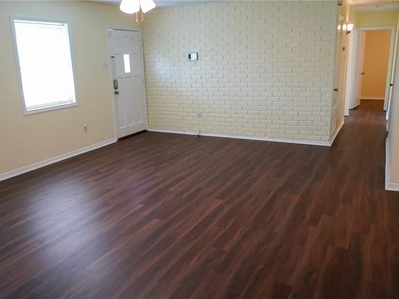3rd image of 2937 Penwood Dr