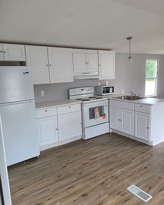 1st image of 448 Phoenix Dr
