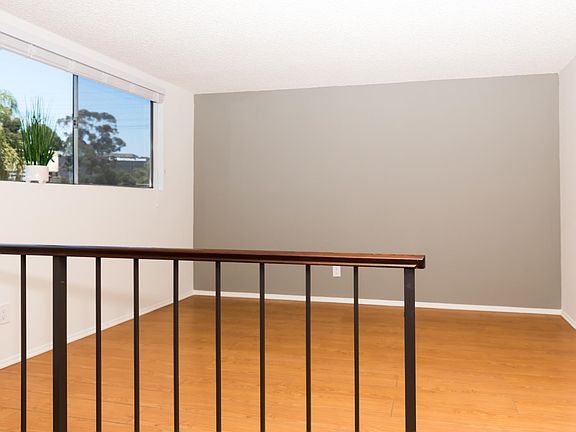 5th image of 4452 Ensign Ave APT 106