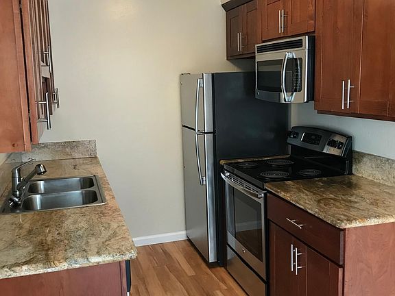 4th image of 2210 Rock St #321ba40f8