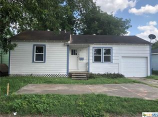 1607 E Crestwood Dr, Victoria, TX 77901