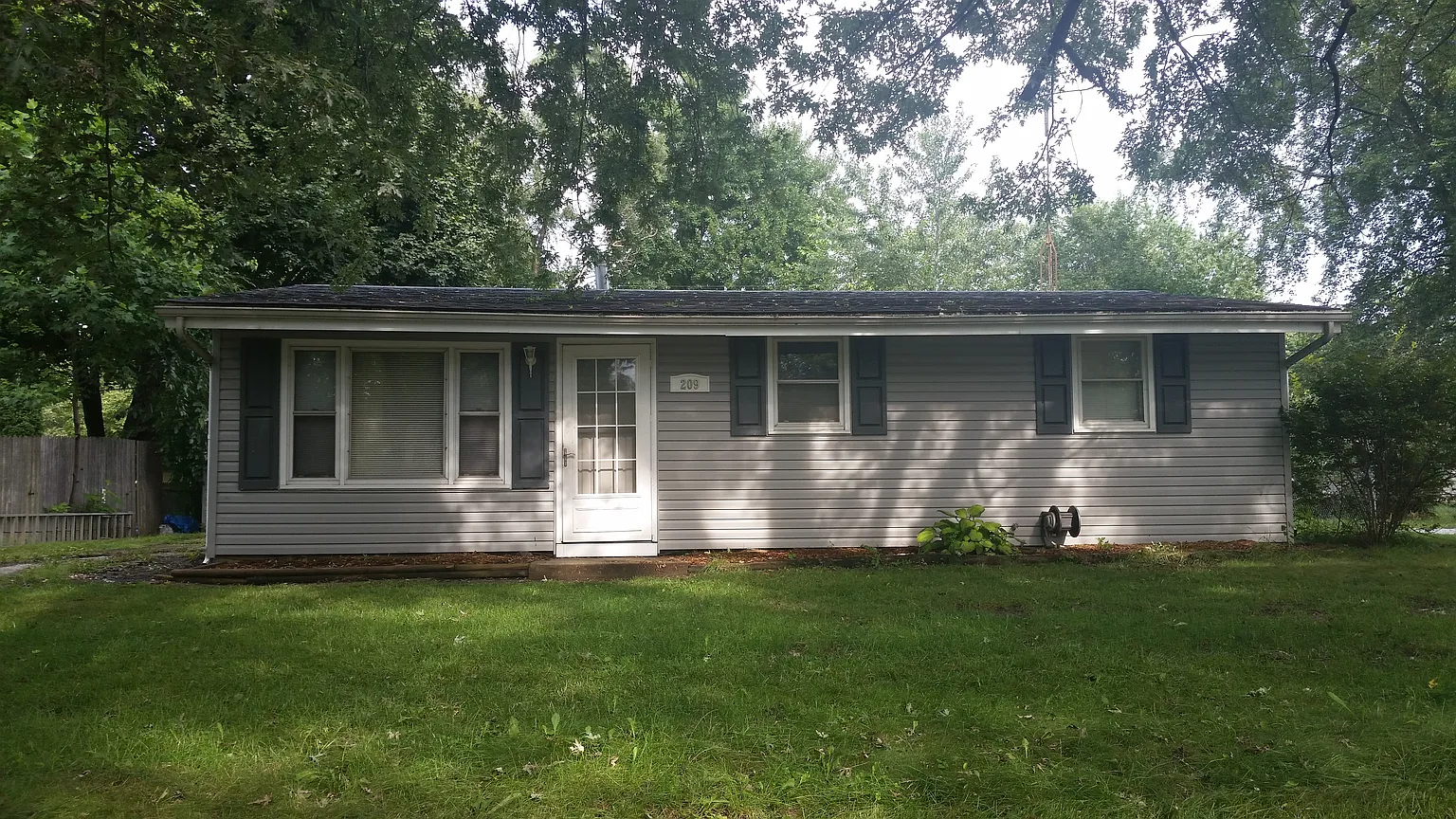 209 Lawndale Ave photo 1