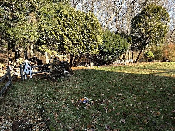 5th image of 13A Elmwood Ave